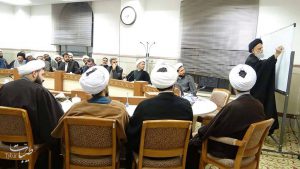 نشست علمی دوره پنجم مربیان بسیج اصناف با استاد محمدتقی علوی
